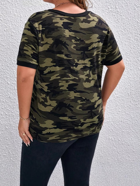 Camiseta informal de camuflaje para mujer, talla grande, cuello en V y manga corta