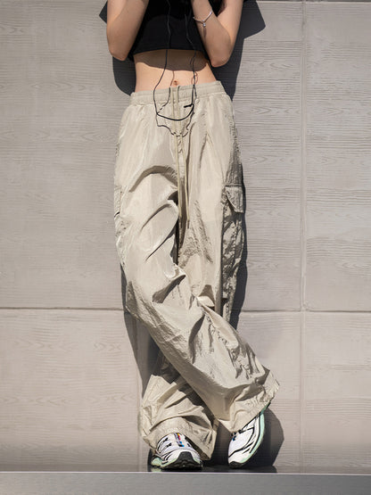 Pantalones cargo holgados de nailon y metal para mujer