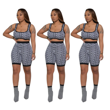 Conjunto de camiseta sin mangas corta informal y pantalones cortos ajustados para mujer
