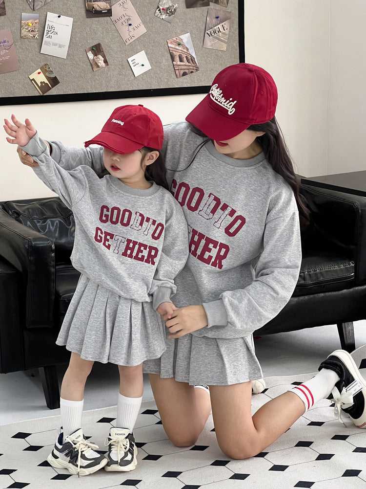 Conjunto de dos piezas de sudadera informal con estampado de letras y falda plisada para mujer