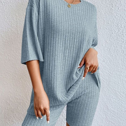 Conjunto de dos piezas de top y pantalones cortos de manga corta de punto acanalado de color liso informal para mujer