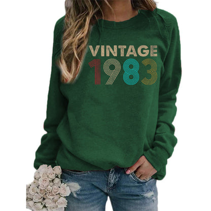 Suéter informal holgado de manga larga con cuello redondo y estampado de letras 1983 para mujer