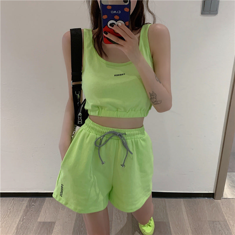 Conjunto deportivo informal de moda para mujer, con camiseta sin mangas y pantalones cortos con cuello en U