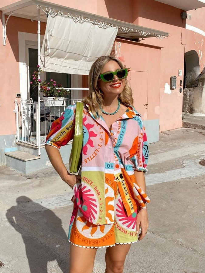 Conjunto de dos piezas de camiseta y pantalones cortos con estampado gráfico informal para mujer