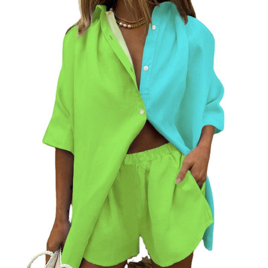Conjunto informal de dos piezas para mujer: top de manga corta y pantalón corto con bloques de color.