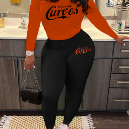 Conjunto de dos piezas de pantalones ajustados de manga larga con cuello redondo y estampado de letras de talla grande para mujer