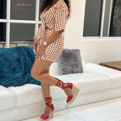 Conjunto de dos piezas de top y pantalones cortos de manga corta con cordones y estampado a cuadros informal para mujer