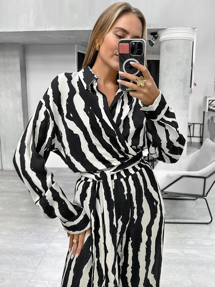 Conjunto de dos piezas de pantalón holgado con solapa y manga larga con estampado de rayas de cebra para mujer