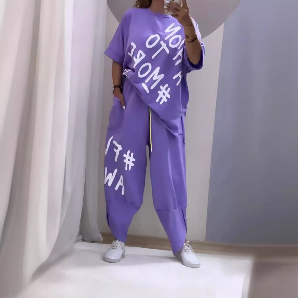 Conjunto de dos piezas de top y pantalón de manga corta con cuello redondo y estampado de letras para mujer