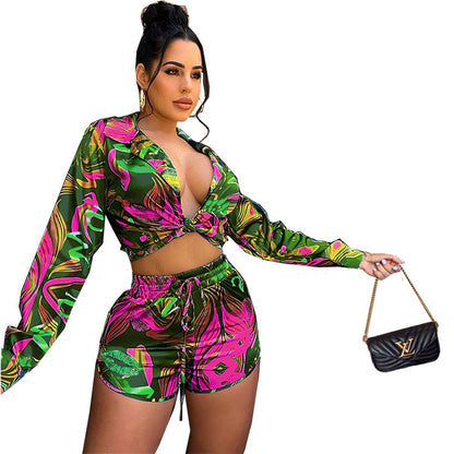 Conjunto de dos piezas formado por camisa de manga corta y pantalón corto casual con estampado ondulado para mujer