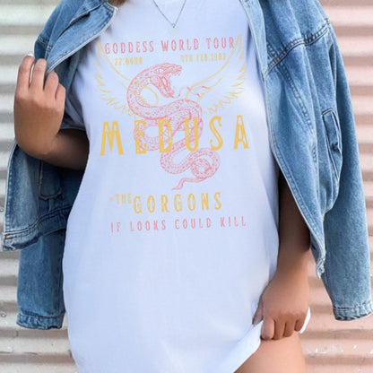 Camiseta informal holgada de manga corta con cuello redondo y estampado de serpiente y alas de letras para mujer