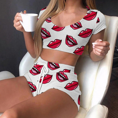 Conjunto de top corto con estampado de cuello redondo y mangas cortas sexy e informal para mujer y pantalones cortos con cordón en la cintura