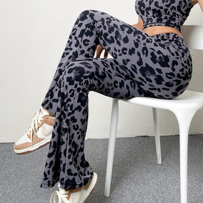 Pantalones deportivos acampanados con estampado de leopardo para mujer