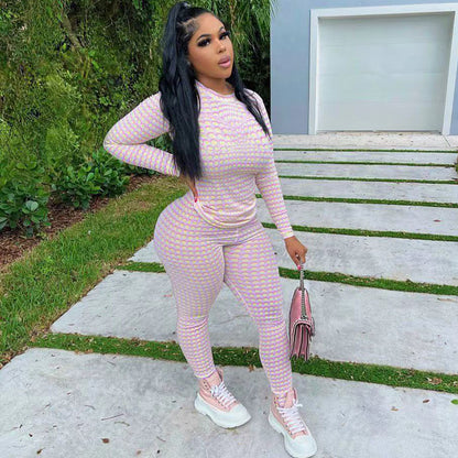 Conjunto de dos piezas de top y pantalones ajustados de manga larga con cuello redondo y estampado de talla grande para mujer