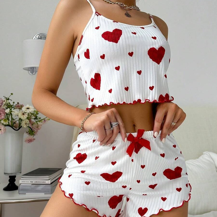 Conjunto de pijama de dos piezas con camisola y pantalones cortos holgados con estampado de amor informal a la moda para mujer