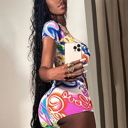 Conjunto informal de camiseta de manga corta con estampado gráfico y pantalones cortos ajustados de cintura alta para mujer, moda de verano y primavera