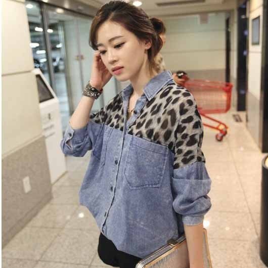 Camisa vaquera informal con estampado de leopardo y solapa para mujer
