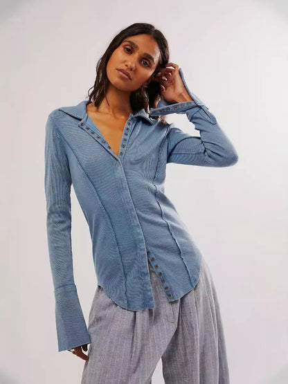Blusa informal de manga larga entallada con solapa y botonadura sencilla para mujer