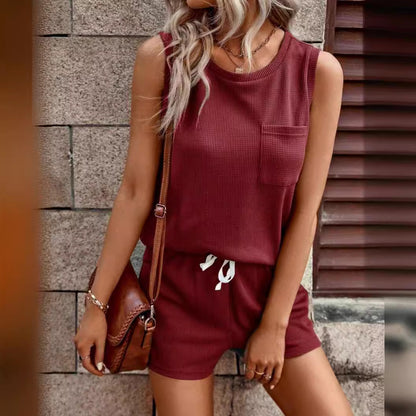 Conjunto de dos piezas formado por top y pantalón corto, sin mangas, cuello redondo, color liso, informal, para mujer, verano