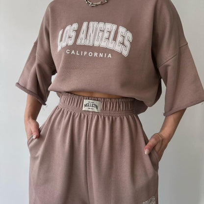 Conjunto de sudadera y pantalones de manga corta con estampado de letras y nombre de ciudad para mujer