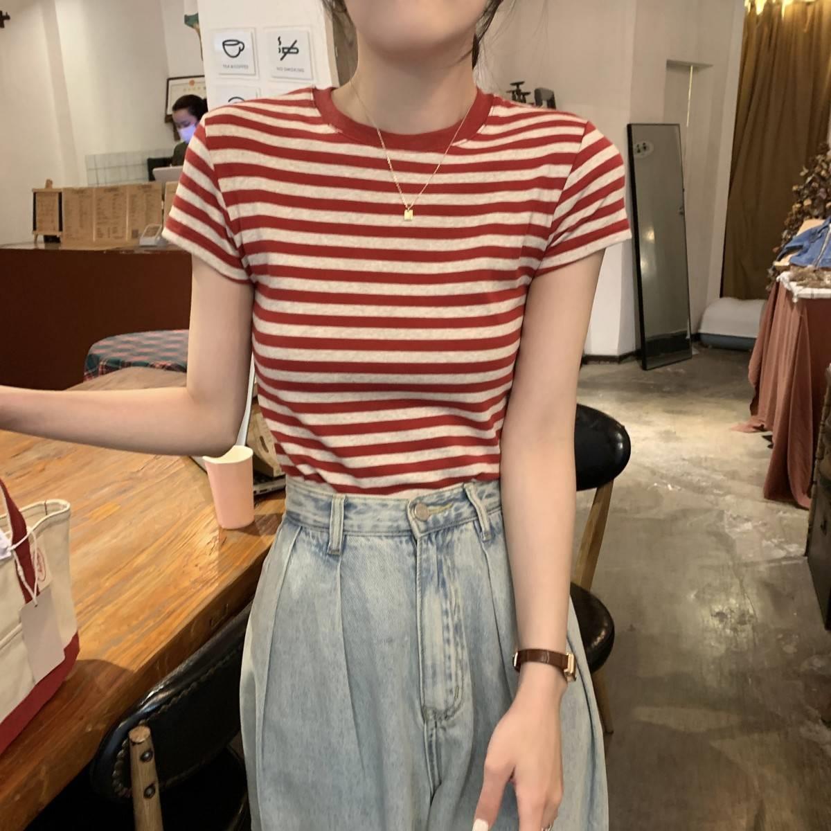 Camiseta informal de verano para mujer con estampado de rayas, cuello redondo y manga corta