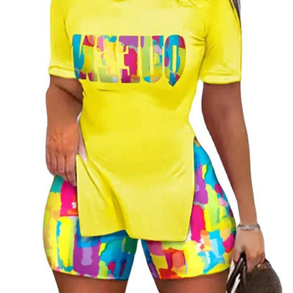 Conjunto de dos piezas de top y pantalones cortos con abertura y estampado informal para mujer de talla grande