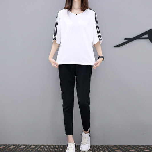 Conjunto de dos piezas de top y pantalón de manga corta con cuello redondo y rayas informales a la moda para mujer