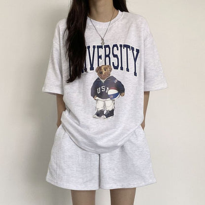 Conjunto deportivo informal de manga corta con cuello redondo y estampado de letras de oso de dibujos animados para mujer