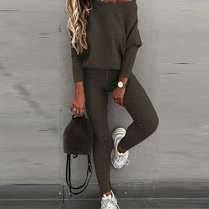 Conjunto de dos piezas formado por top y pantalón ajustado, manga larga, hombros descubiertos, color liso, informal, a la moda para mujer