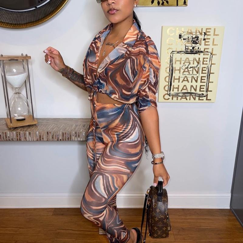 Conjunto informal de dos piezas con blusa y pantalón de manga corta con estampado ondulado sencillo para mujer