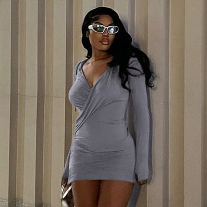 Vestido informal de manga larga con pliegues y capucha con cuello en V para mujer