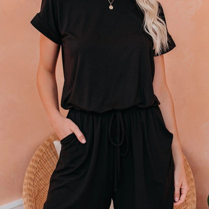 Conjunto de dos piezas formado por top y pantalón corto, manga corta y color liso, informal, a la moda para mujer