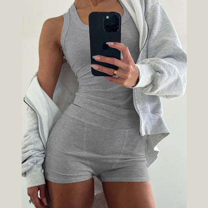 Conjunto de dos piezas formado por camiseta sin mangas y pantalones cortos de cintura alta, cuello redondo, color liso e informal, para mujer