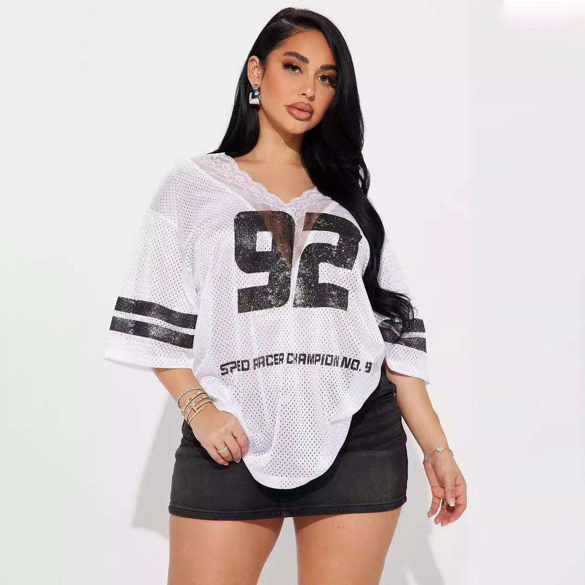 Camiseta informal holgada de manga corta con cuello en V y encaje con estampado digital para mujer