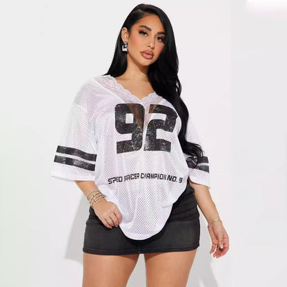 Camiseta informal holgada de manga corta con cuello en V y encaje con estampado digital para mujer