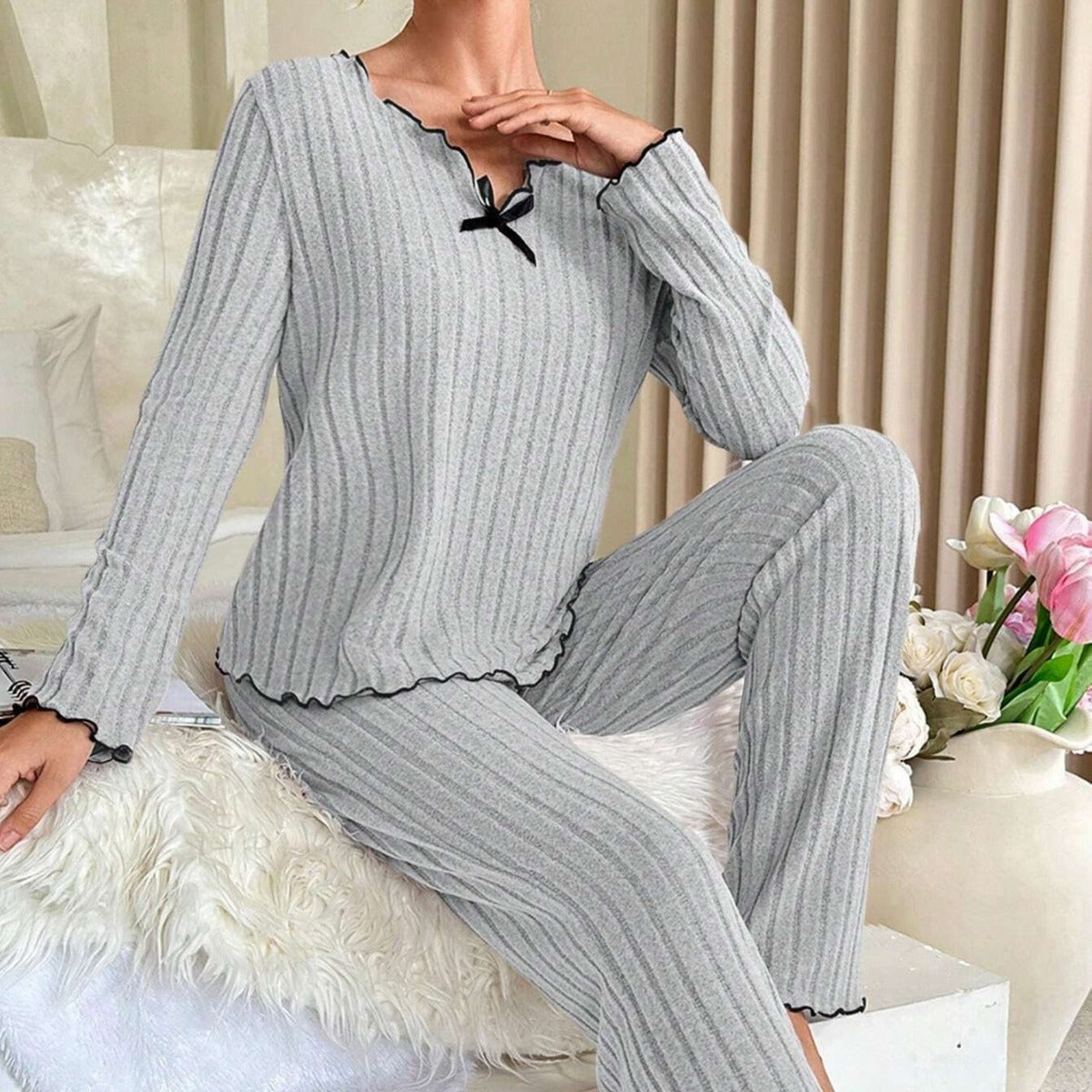 Conjunto de pijama largo de dos piezas con orejas de madera de color liso para mujer