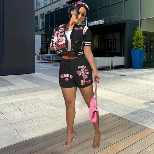 Conjunto de top y pantalones cortos ajustados de manga corta con estampado gráfico informal para mujer