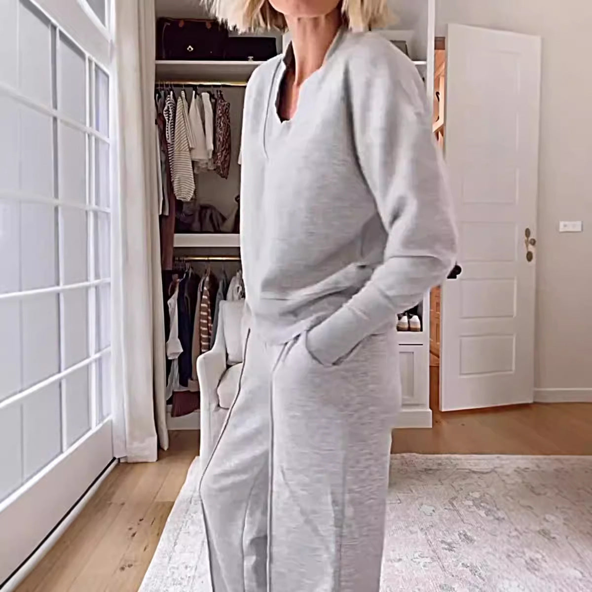 Conjunto de dos piezas de top y pantalones anchos de manga larga con escote en V para mujer