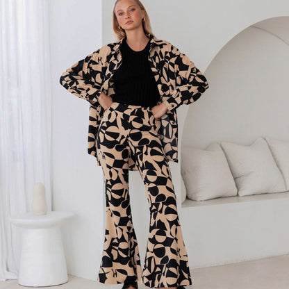 Conjunto de pijama holgado con estampado de diseño informal para mujer