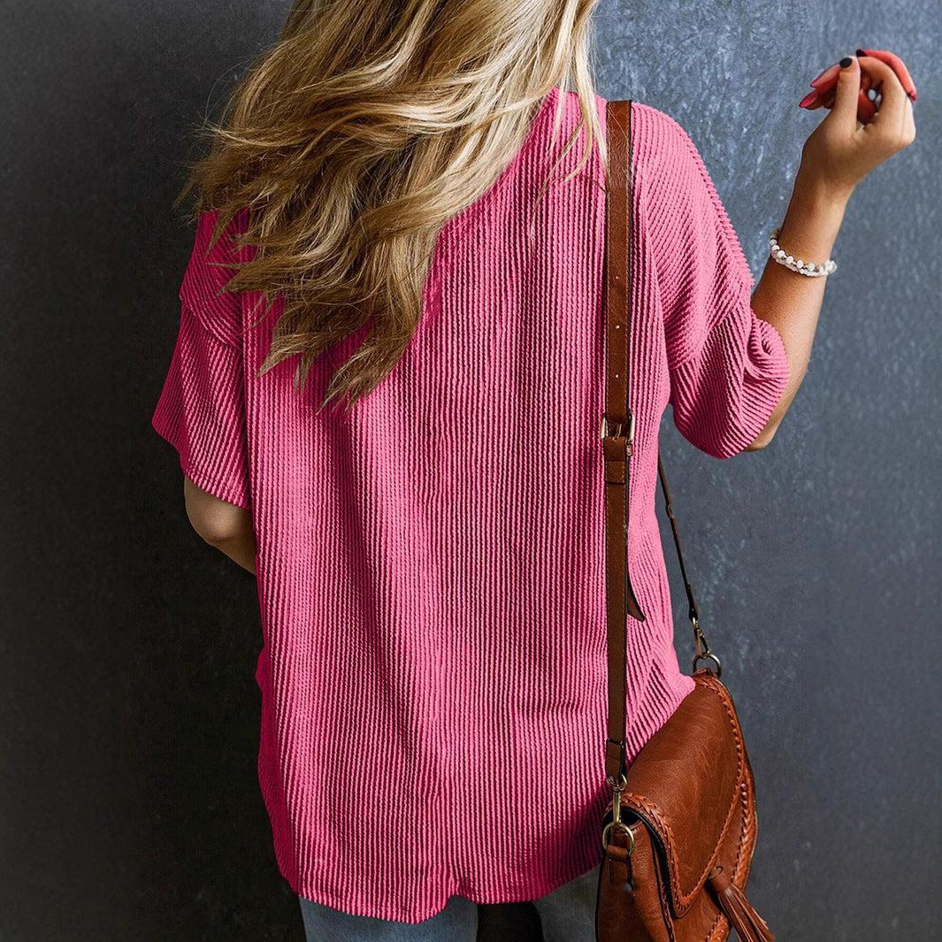 Camiseta informal de manga corta con cuello en V y bolsillo con hilo de color liso para mujer