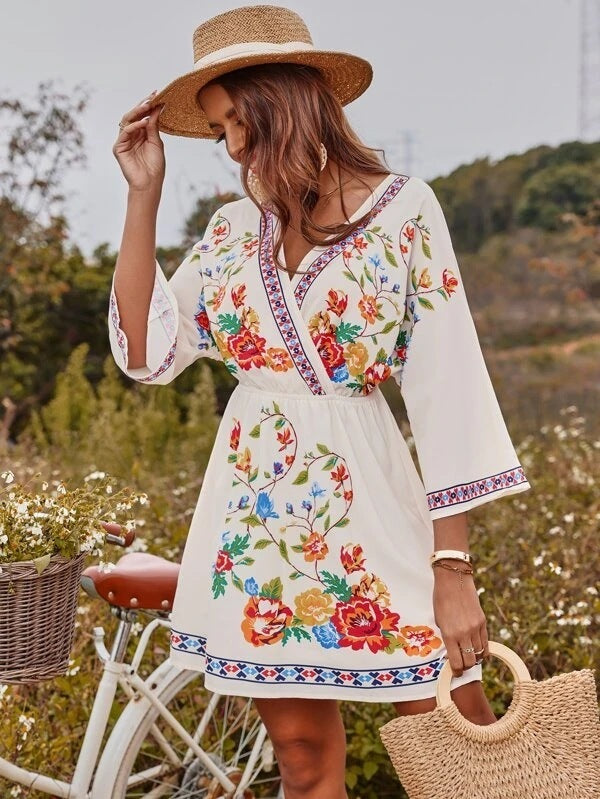 Vestido cruzado con mangas acampanadas y estampado floral bohemio vintage informal a la moda para mujer