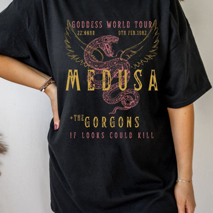 Camiseta informal holgada de manga corta con cuello redondo y estampado de serpiente y alas de letras para mujer