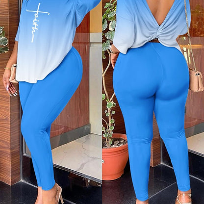 Conjunto de dos piezas con top y pantalones ajustados con espalda descubierta y estampado de rayas geométricas informales a la moda para mujer
