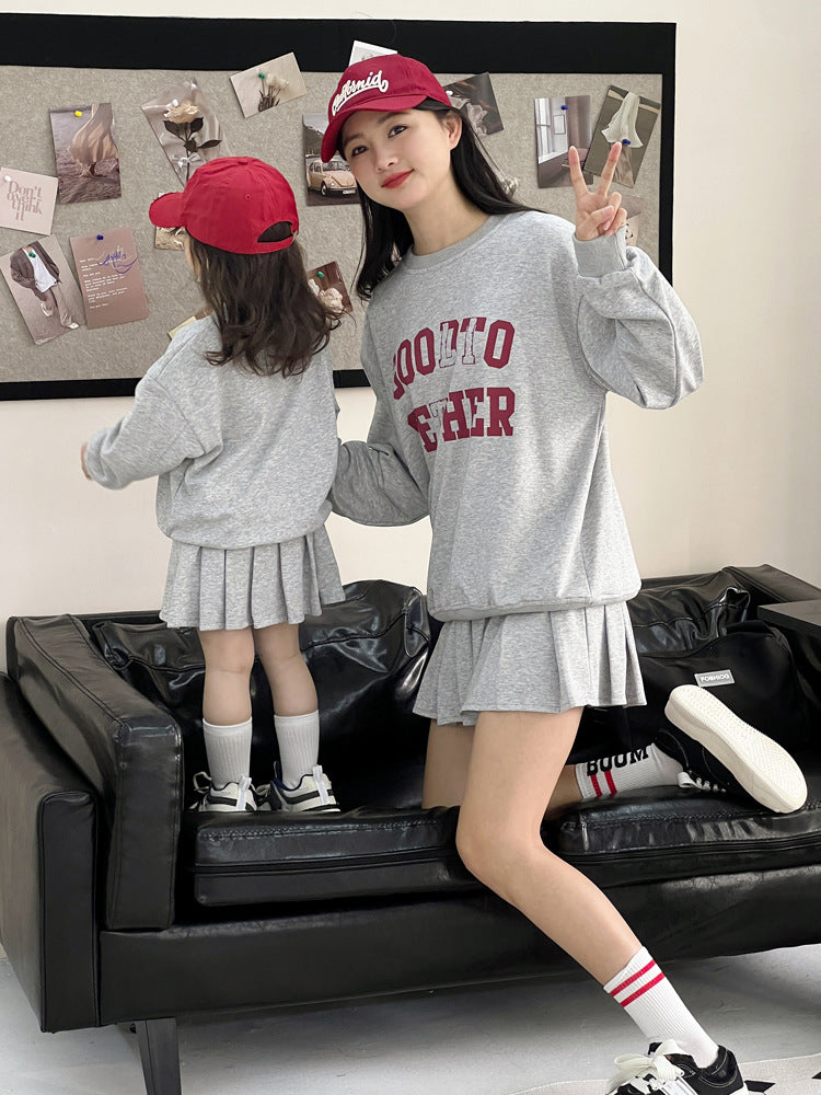 Conjunto de dos piezas de sudadera informal con estampado de letras y falda plisada para mujer