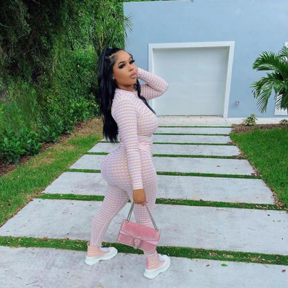 Conjunto de dos piezas de top y pantalones ajustados de manga larga con cuello redondo y estampado de talla grande para mujer
