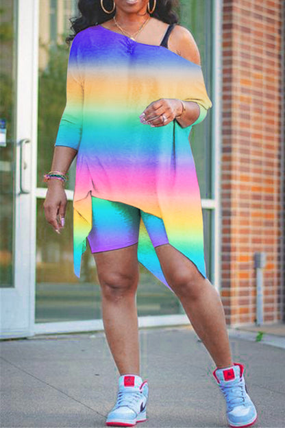 Conjunto de dos piezas de camiseta y pantalones cortos con estampado tie-dye, hombros oblicuos y dobladillo irregular para mujer