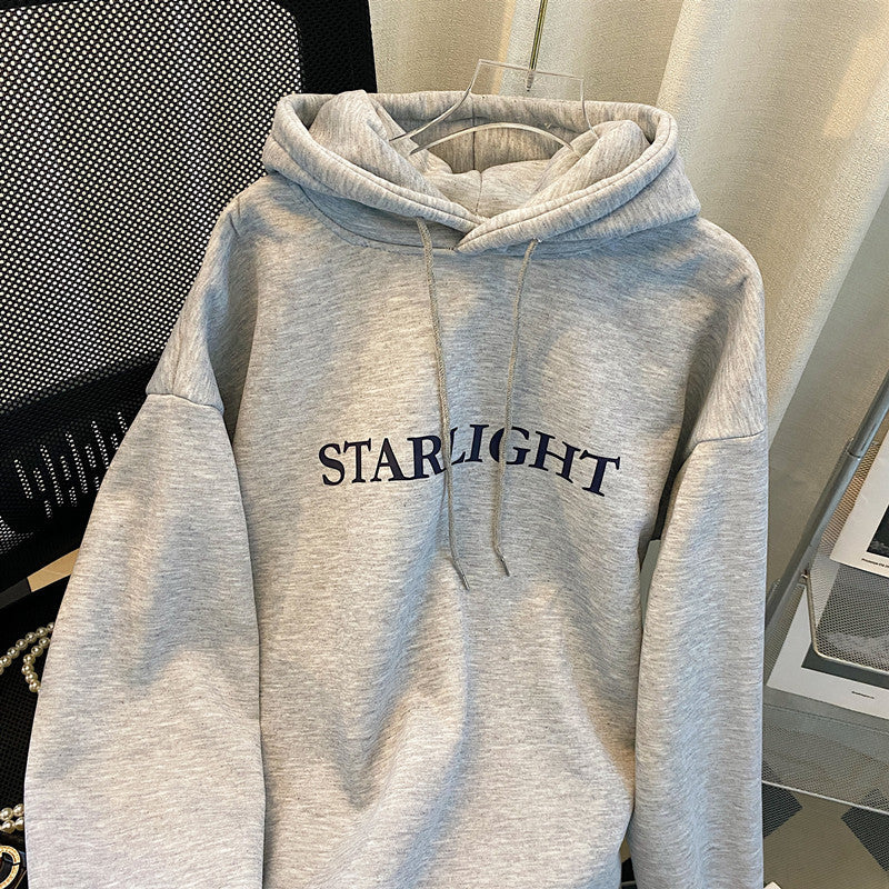 Vestido con capucha de manga larga con estampado de letras sueltas e informales para mujer de otoño e invierno