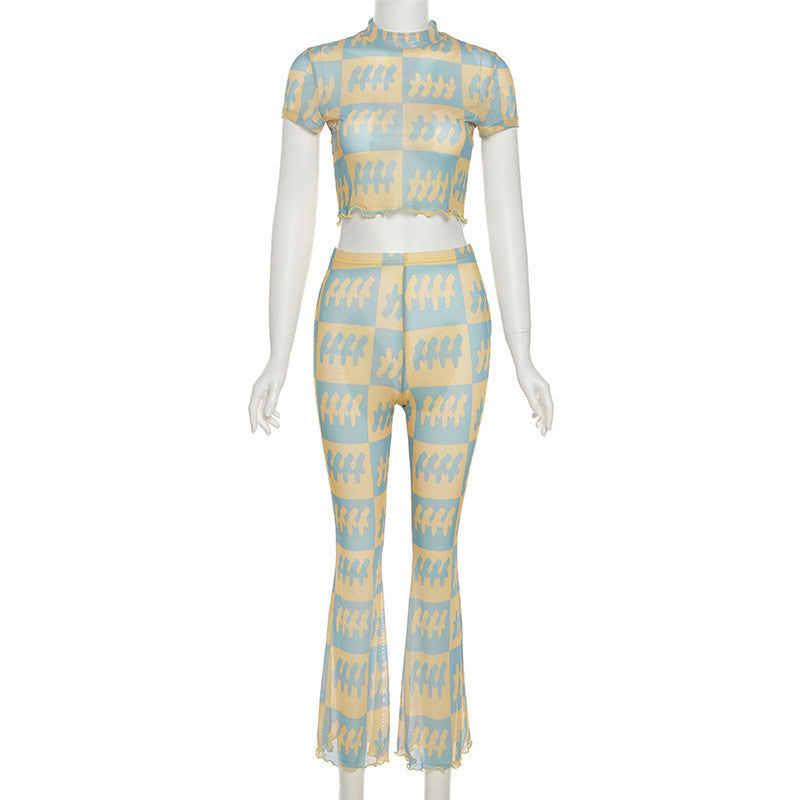 Conjunto de camiseta informal de manga corta con estampado gráfico y pantalones ajustados de malla transparente para mujer
