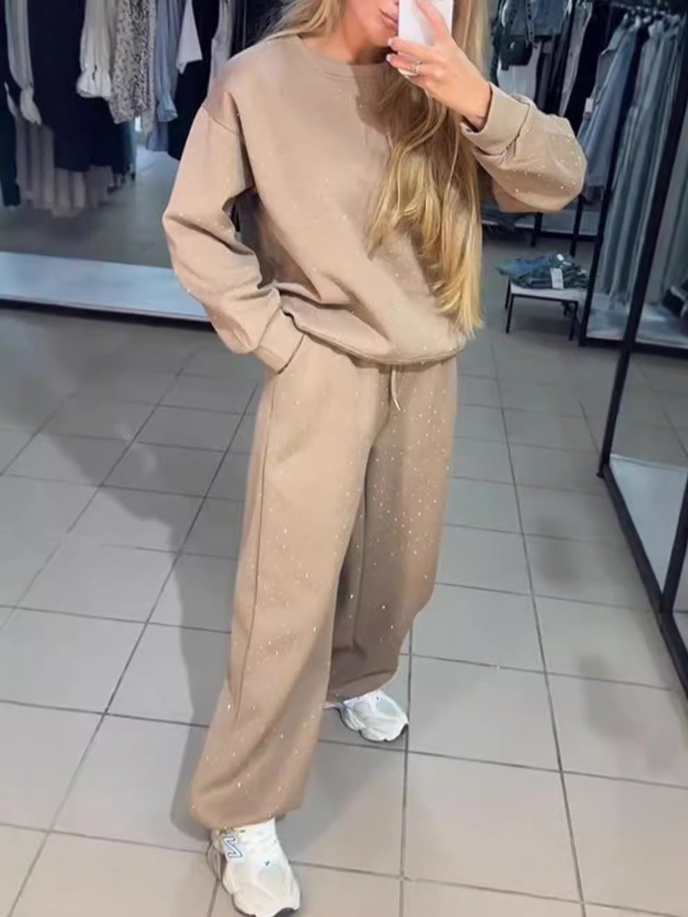 Autumn And Winter Women Athleisure Casual Crew Neck Long Sleeve Rhinestone Sweatshirt Pants Two-Piece Set