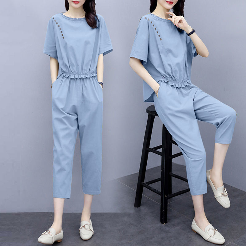 Conjunto de dos piezas formado por top y pantalón de manga corta y cuello redondo, informal, a la moda para mujer
